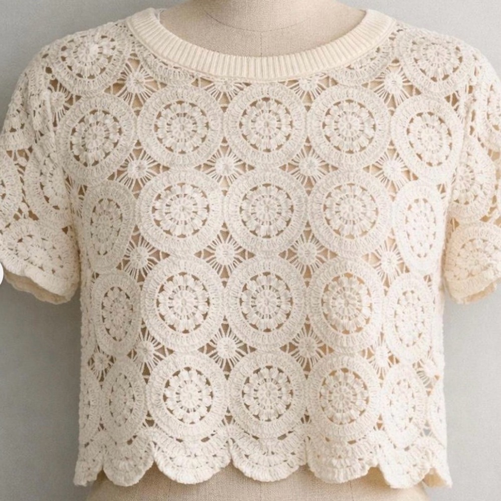 Abercrombie & Fitch Crochet Circle Lace Crop Top - Cream